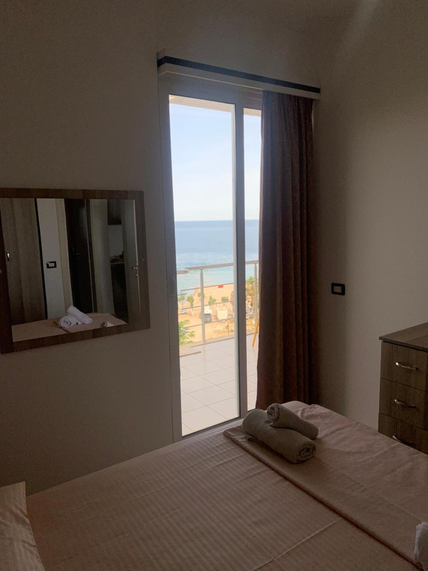 Adriatik Apartaments Sarandë Exteriör bild